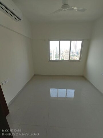 Room in 2 BHK Apartment at Omkar Signet, Malad East – for Rent