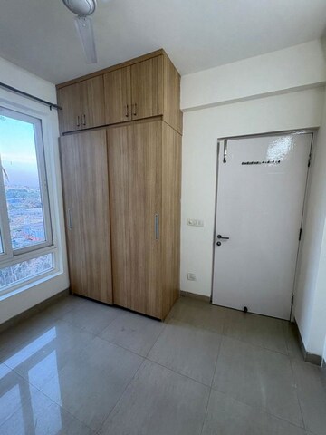 Room in 3 BHK Apartment at Conscient Heritage Max, Sector 102 – for Rent