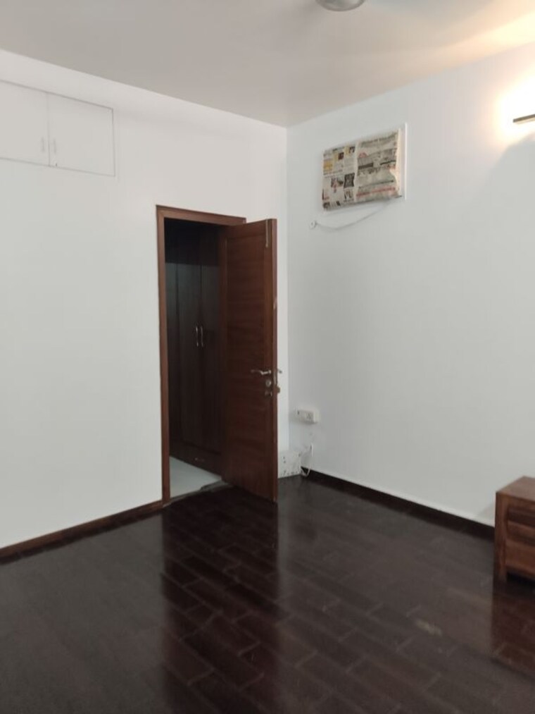 Room, sarita vihar 4 Bedroom 2500 Sq.Ft. Apartment In Sarita Vihar Delhi 10044528