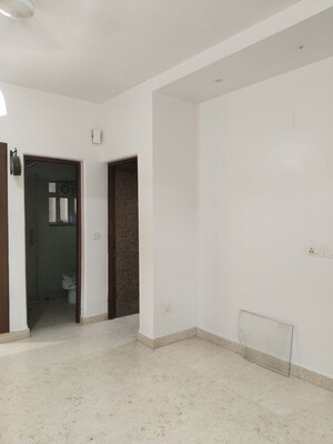 Room in 4 BHK Apartment at Sarita Vihar – for Sale