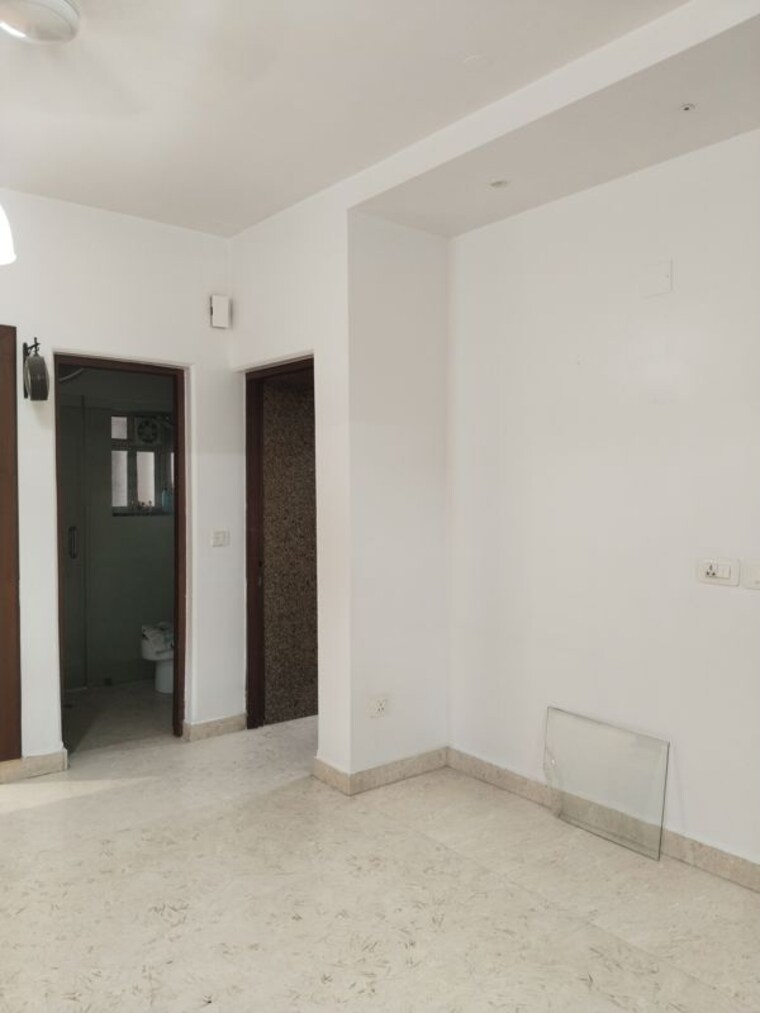 Room, sarita vihar 4 Bedroom 2500 Sq.Ft. Apartment In Sarita Vihar Delhi 10044528