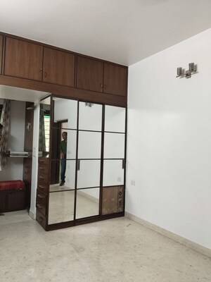 Room in 4 BHK Apartment at Sarita Vihar – for Sale