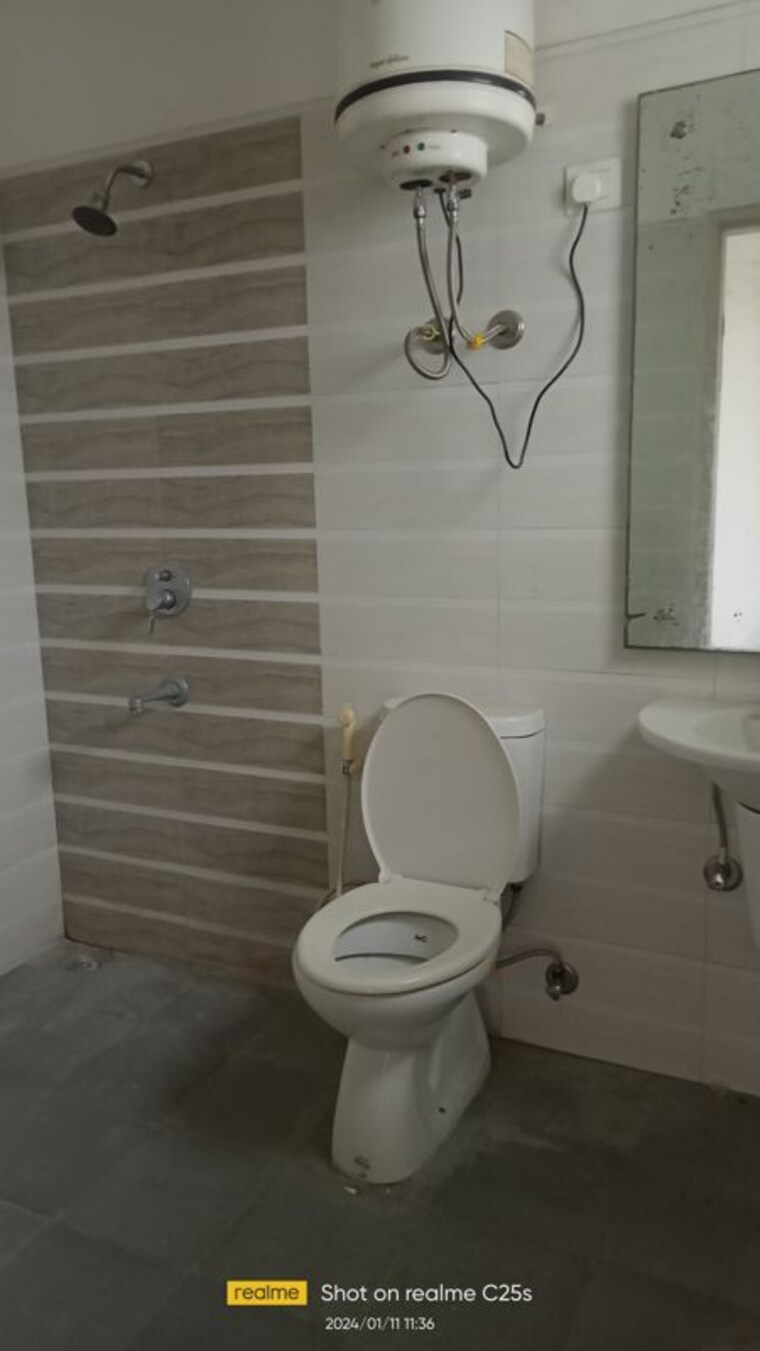 Bathroom, tulip-petals 3 Bedroom 1550 Sq.Ft. Apartment In Sector 89 Gurgaon 10044543