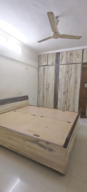 Room in 2 BHK Apartment at Malad West – for Rent