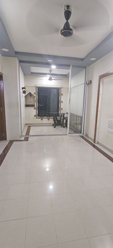 2 BHK Apartment For Rent in Malad West