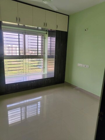 Room in 2.5 BHK Apartment at Kolte Patil Raaga, Hennur Road – for Rent
