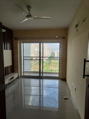 Room in 2.5 BHK Apartment at Kolte Patil Raaga, Hennur Road – for Rent