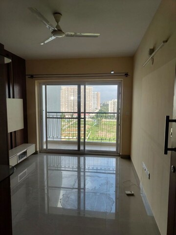Room in 2.5 BHK Apartment at Kolte Patil Raaga, Hennur Road – for Rent