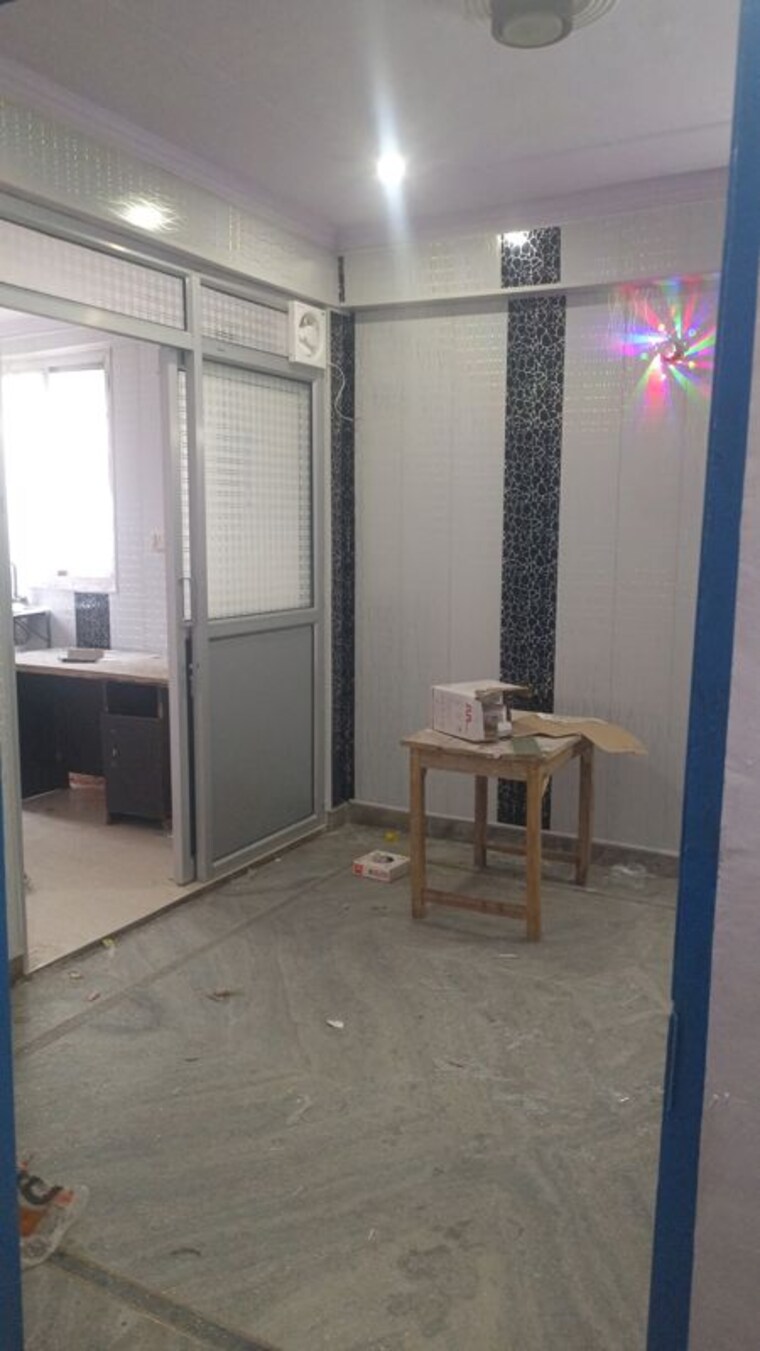 Room, indira nagar Commercial Office Space 1200 Sq.Ft. In Indira Nagar Lucknow 10044583