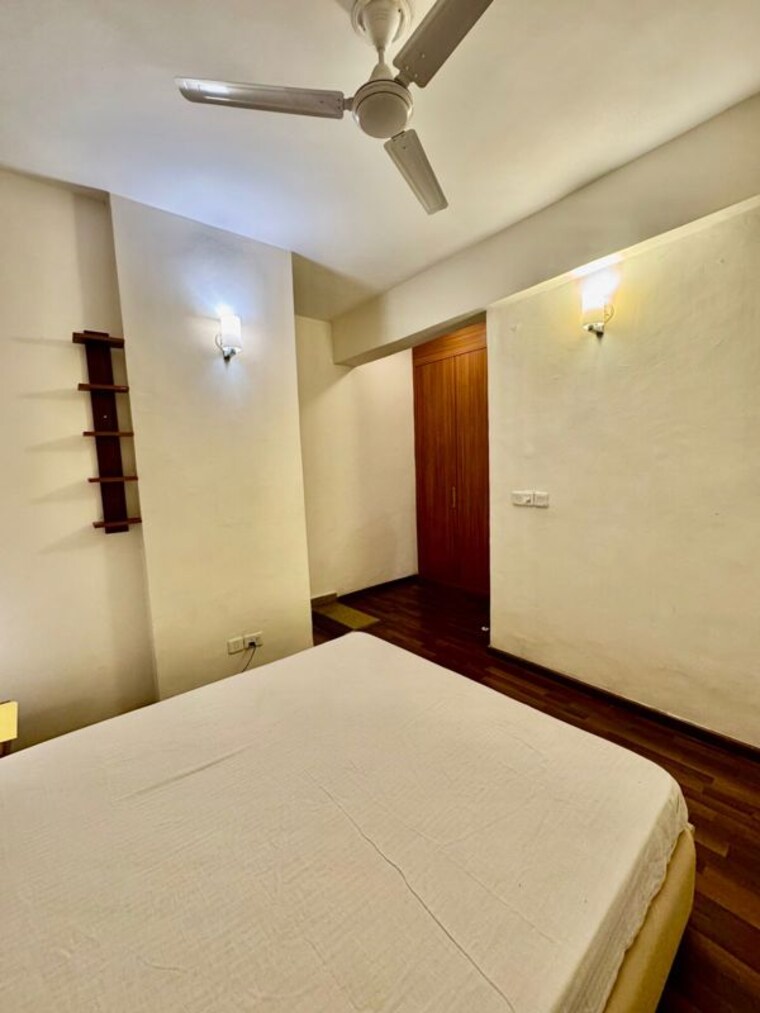 Room, paras-seasons Studio 712 Sq.Ft. Apartment In Sector 168 Noida 10044601