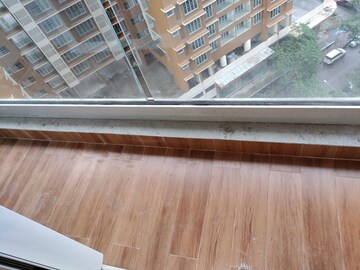 Furnished Amenities in 2 BHK Apartment at K Raheja Heights, Malad East – for Rent