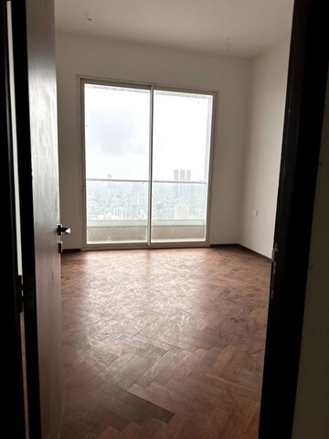 Room in 3.5 BHK Apartment at Omkar Alta Monte, Malad East – for Rent