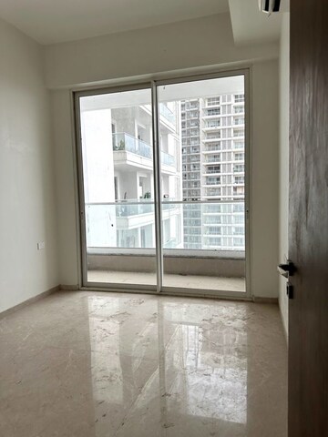 Room in 3.5 BHK Apartment at Omkar Alta Monte, Malad East – for Rent