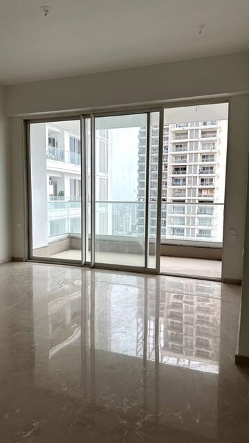 Room in 3.5 BHK Apartment at Omkar Alta Monte, Malad East – for Rent