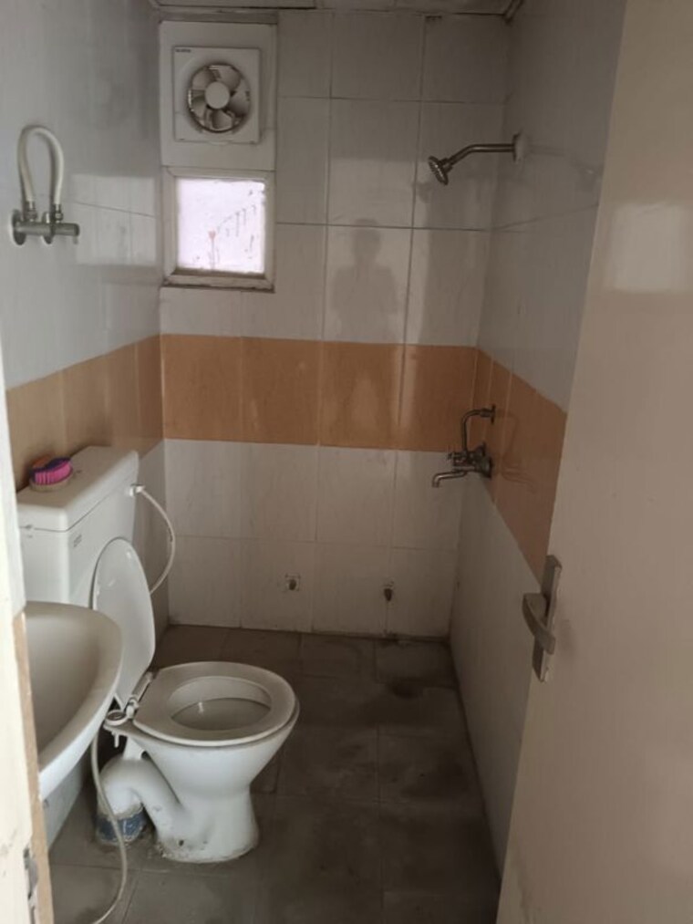 Bathroom, raj nagar extension 2 Bedroom 955 Sq.Ft. Apartment In Raj Nagar Extension Ghaziabad 10044699