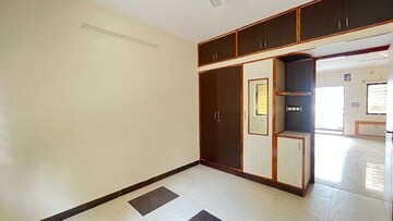 Room in 2 BHK Builder Floor at Hsr Layout – for Rent