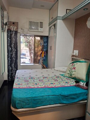 Bedroom in 2.5 BHK Apartment at Bandra West – for Rent