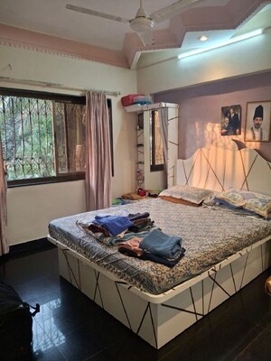 Bedroom in 2.5 BHK Apartment at Bandra West – for Rent