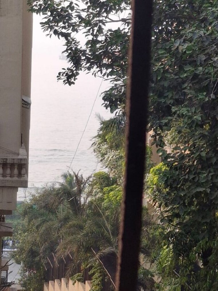 Garden, bandra west 2.5 Bedroom 750 Sq.Ft. Apartment In Bandra West Mumbai 10044691