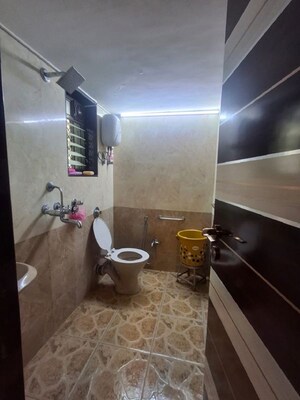 Washroom in 2.5 BHK Apartment at Bandra West – for Rent