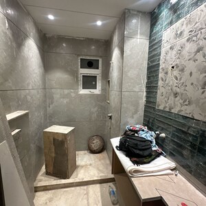 Parking in 3 BHK Builder Floor at New Rajinder Nagar – for Sale