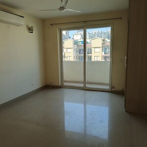 Room in 4 BHK Apartment at Pioneer Park Phase 1, Sector 61 – for Rent