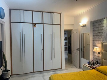 Room in 3.5 BHK Apartment at Orchid Petals, Sector 49 – for Rent