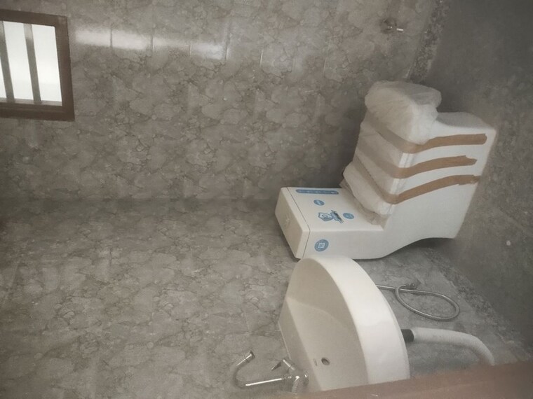 Bathroom, surya vihar 3 Bedroom 200 Sq.Yd. Independent House In Surya Vihar Gurgaon 10044808