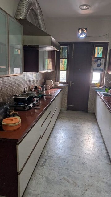 Parking in 3 BHK Builder Floor at Hong Kong Bazaar, Sector 57 – for Rent