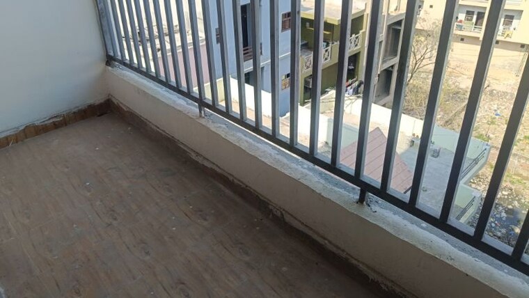 Balcony, sector 73 2 Bedroom 1000 Sq.Ft. Builder Floor In Sector 73 Noida 10044883
