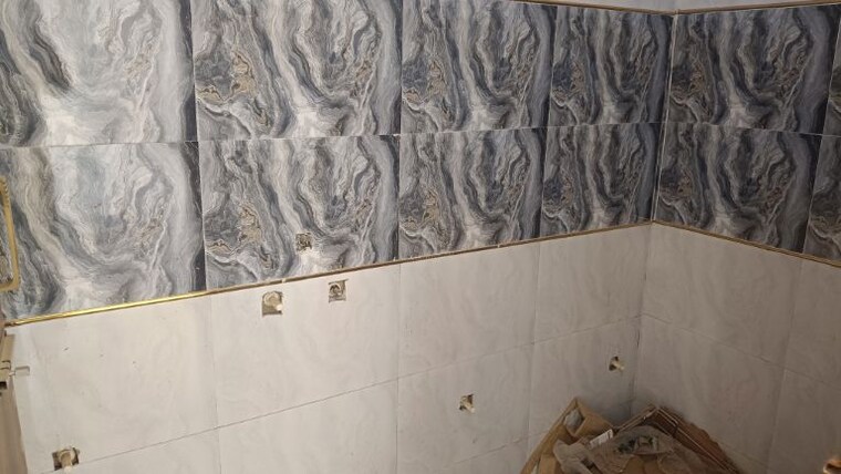 Bathroom, sector 73 2 Bedroom 1000 Sq.Ft. Builder Floor In Sector 73 Noida 10044883