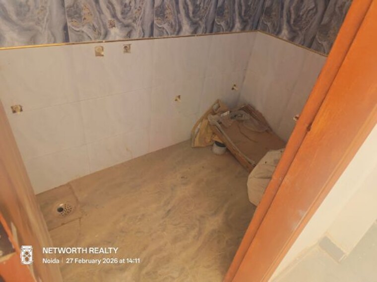 Balcony, sector 73 2 Bedroom 1000 Sq.Ft. Builder Floor In Sector 73 Noida 10044885