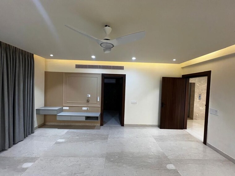 Master Bedroom, emaar-marbella 5 Bedroom 8120 Sq.Ft. Villa In Sector 66 Gurgaon 10044896