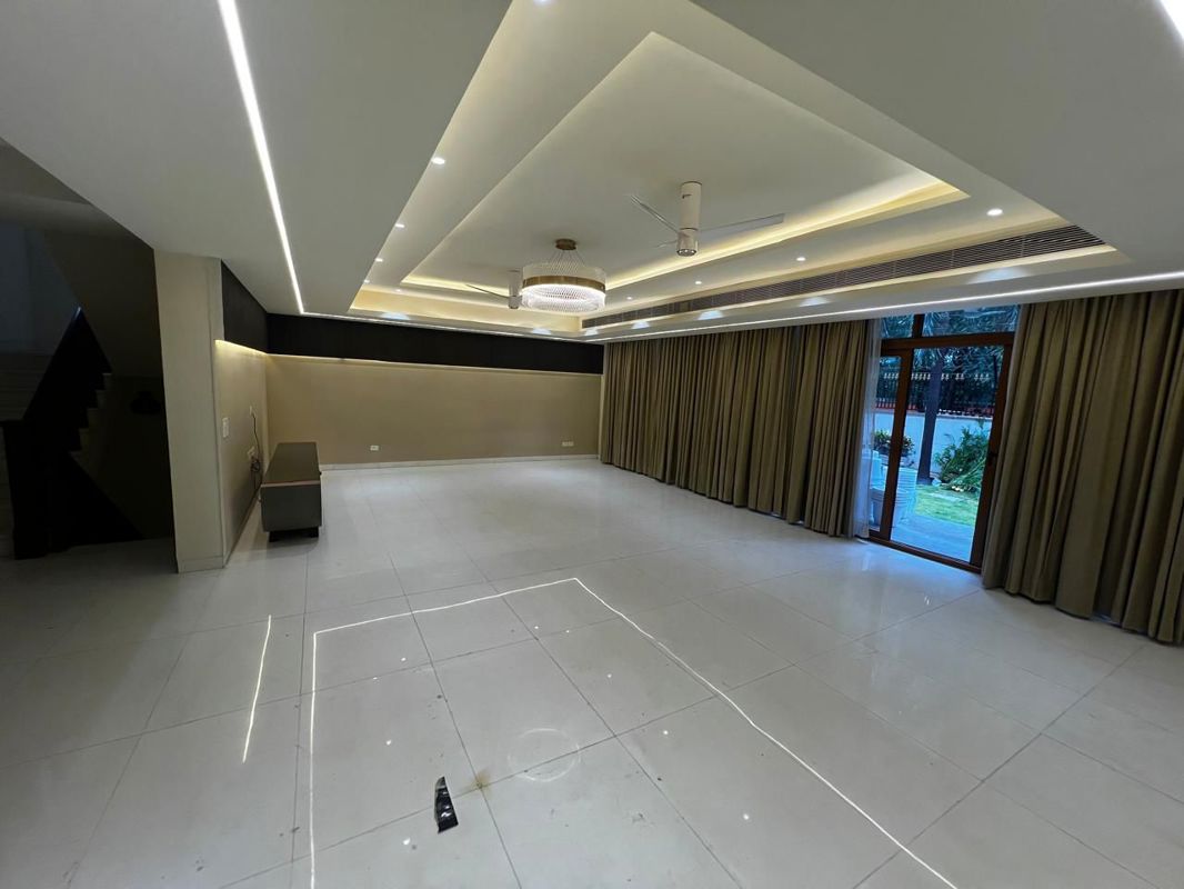 5 BHK + Pooja Room,Servant Room Villa For Rent in Emaar Marbella