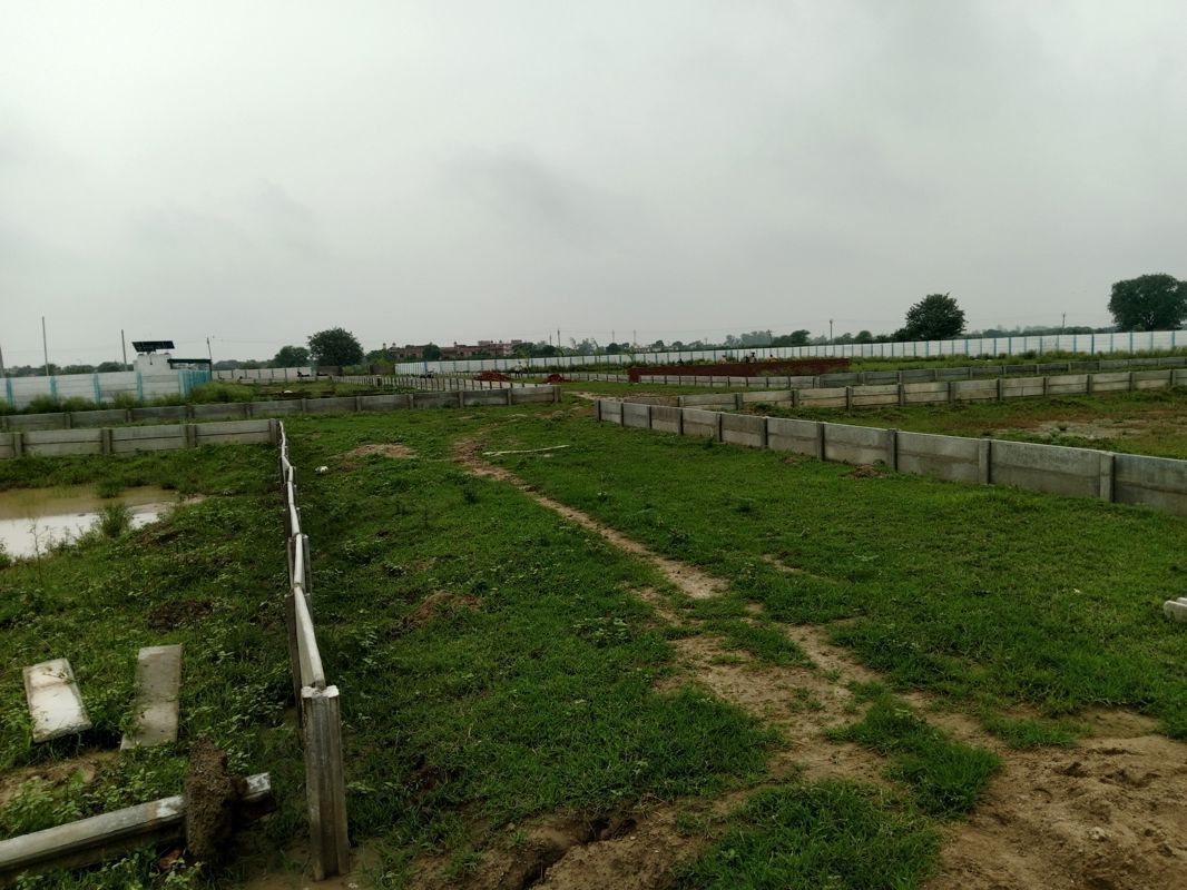 Plot For Sale in Laramda