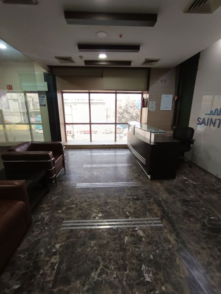 Living Room, sector 16 Commercial Office Space 7000 Sq.Ft. In Sector 16 Noida 10044952