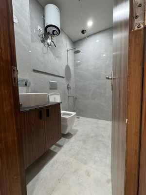 Bathroom in 1 BHK Builder Floor at Ansal Royale Casa, Sector 55 – for Rent