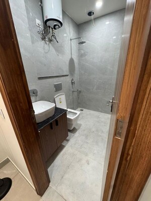 Bathroom in 1 BHK Builder Floor at Ansal Royale Casa, Sector 55 – for Rent
