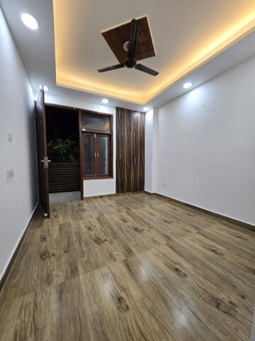 Room in 2 BHK Apartment at Palm Residency Chhatarpur, Rajpur Khurd Extension – for Rent