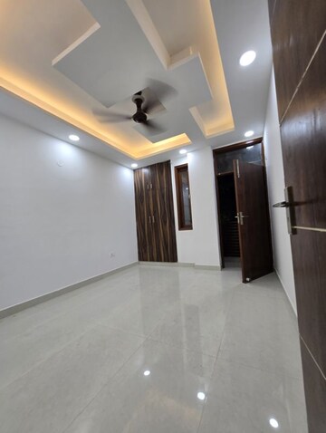 Room in 2 BHK Apartment at Palm Residency Chhatarpur, Rajpur Khurd Extension – for Rent