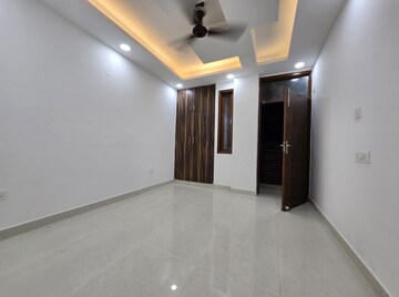 Room in 2 BHK Apartment at Palm Residency Chhatarpur, Rajpur Khurd Extension – for Rent