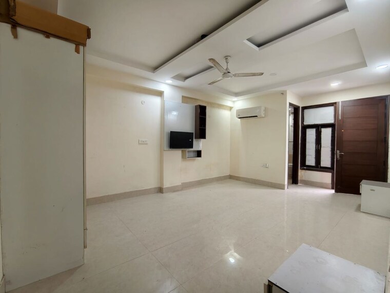 Room, risland-sky-mansion 4 Bedroom 210 Sq.Yd. Apartment In Chattarpur Delhi 10045034