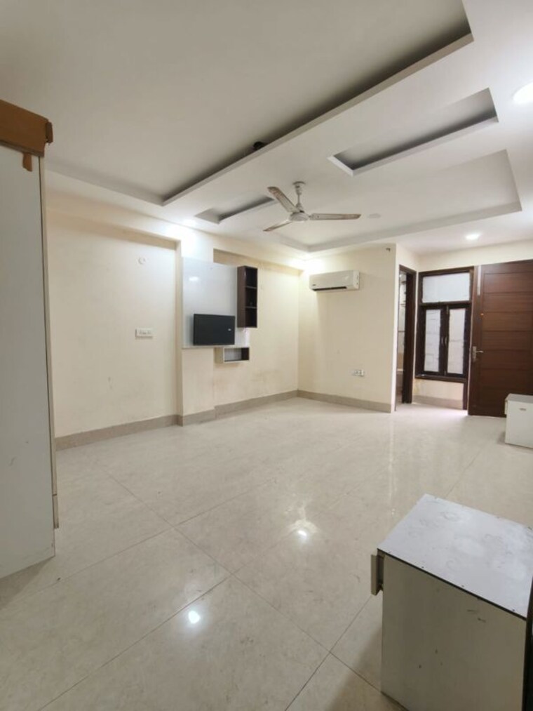 Room, risland-sky-mansion 4 Bedroom 210 Sq.Yd. Apartment In Chattarpur Delhi 10045034