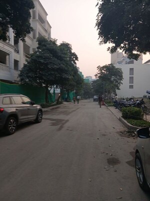 Parking in 4 BHK Builder Floor at DLF The Grove, Sector 54 – for Rent