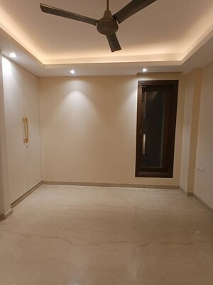 Room in 4 BHK Builder Floor at DLF The Grove, Sector 54 – for Rent