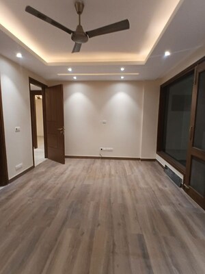 Room in 4 BHK Builder Floor at DLF The Grove, Sector 54 – for Rent