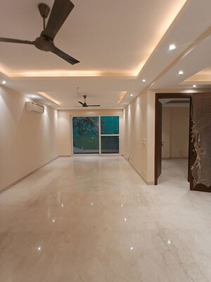 Room in 4 BHK Builder Floor at DLF The Grove, Sector 54 – for Rent