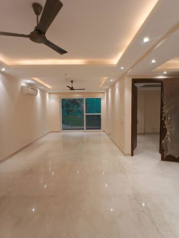 Room in 4 BHK Builder Floor at DLF The Grove, Sector 54 – for Rent