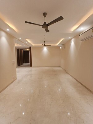 Room in 4 BHK Builder Floor at DLF The Grove, Sector 54 – for Rent
