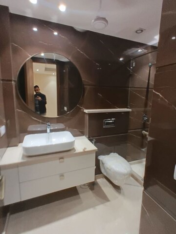 Master Bedroom in 4 BHK Builder Floor at DLF The Grove, Sector 54 – for Rent